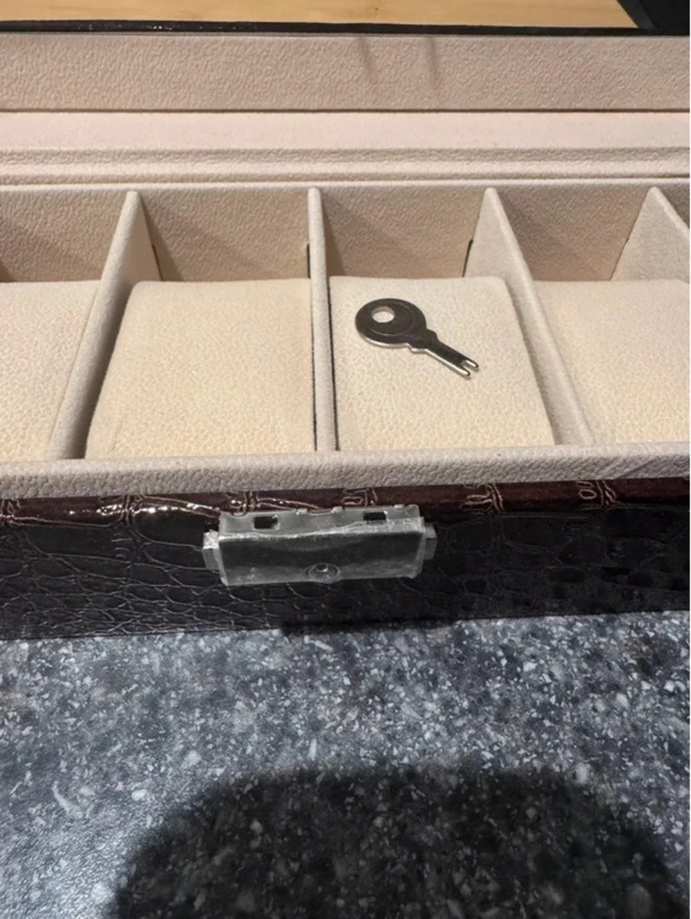 6 slot watch storage with lock and key, NIB chocolate brown